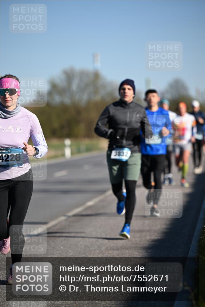 06.04.2025 - 44. Internationalen Wilhelmsburger Insellauf Dr. Thomas Lammeyer http://msf.ph/oto/7552671 06.04.2025 09:26:43 Laufen 4226, 3832 meine-sportfotos.de