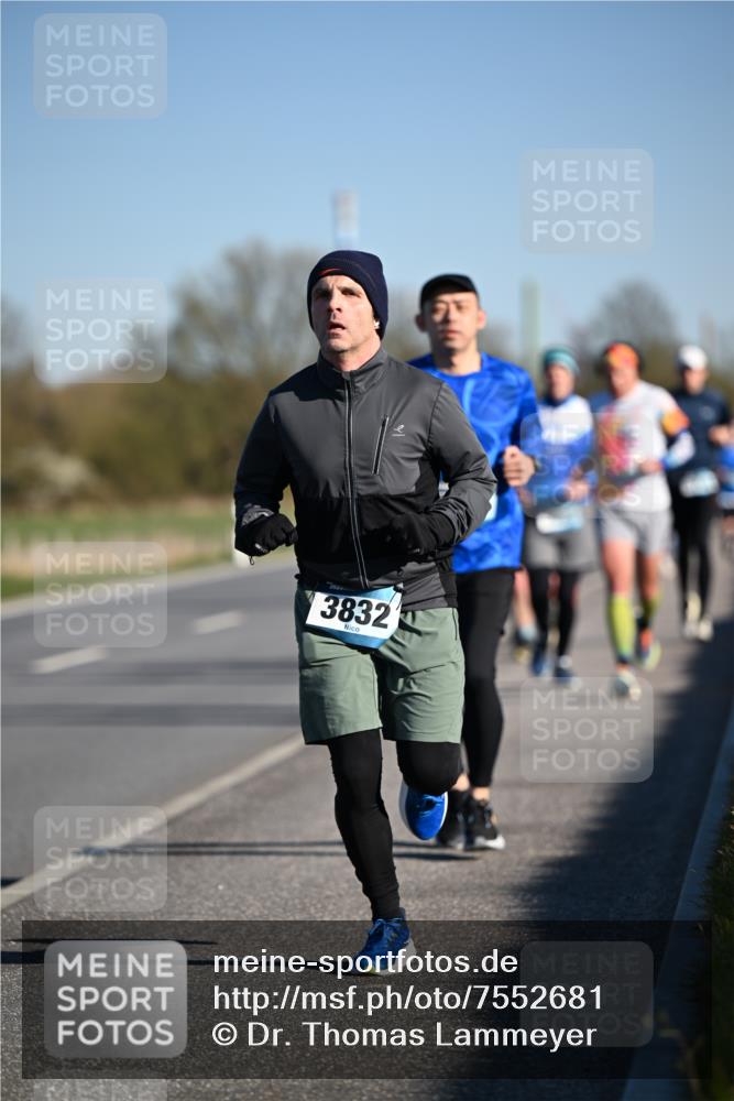 06.04.2025 - 44. Internationalen Wilhelmsburger Insellauf Dr. Thomas Lammeyer http://msf.ph/oto/7552681 06.04.2025 09:26:44 Laufen 3832 meine-sportfotos.de