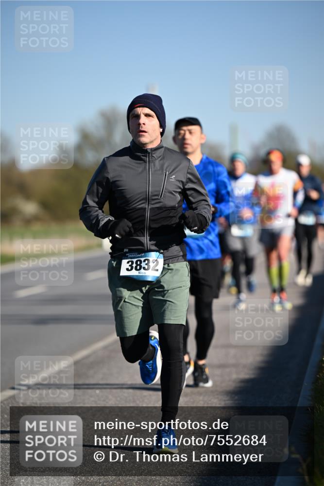 06.04.2025 - 44. Internationalen Wilhelmsburger Insellauf Dr. Thomas Lammeyer http://msf.ph/oto/7552684 06.04.2025 09:26:45 Laufen 3832 meine-sportfotos.de