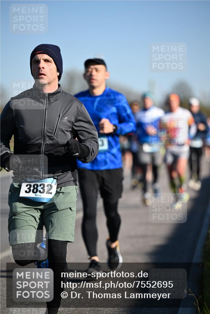 06.04.2025 - 44. Internationalen Wilhelmsburger Insellauf Dr. Thomas Lammeyer http://msf.ph/oto/7552695 06.04.2025 09:26:45 Laufen 3832 meine-sportfotos.de