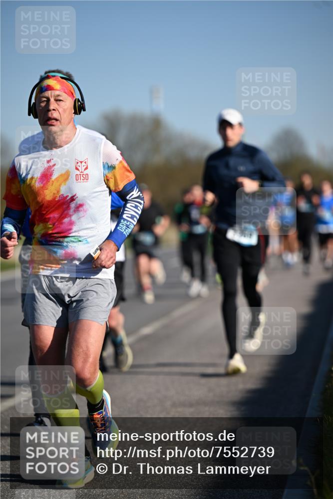 06.04.2025 - 44. Internationalen Wilhelmsburger Insellauf Dr. Thomas Lammeyer http://msf.ph/oto/7552739 06.04.2025 09:26:49 Laufen 226 meine-sportfotos.de