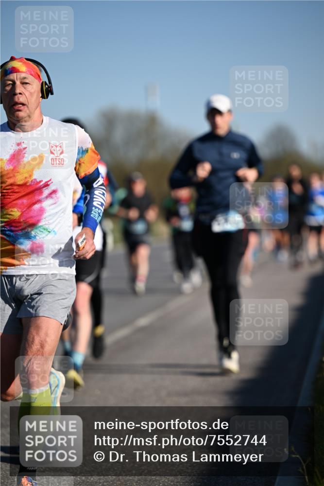 06.04.2025 - 44. Internationalen Wilhelmsburger Insellauf Dr. Thomas Lammeyer http://msf.ph/oto/7552744 06.04.2025 09:26:49 Laufen  meine-sportfotos.de