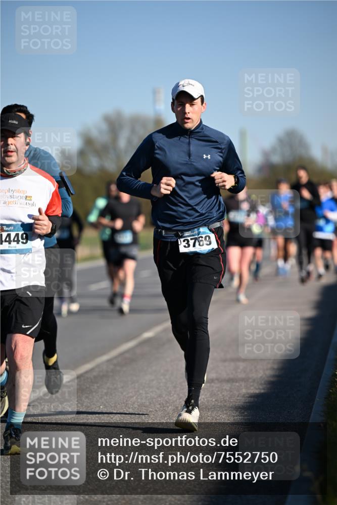 06.04.2025 - 44. Internationalen Wilhelmsburger Insellauf Dr. Thomas Lammeyer http://msf.ph/oto/7552750 06.04.2025 09:26:50 Laufen 449, 3769 meine-sportfotos.de