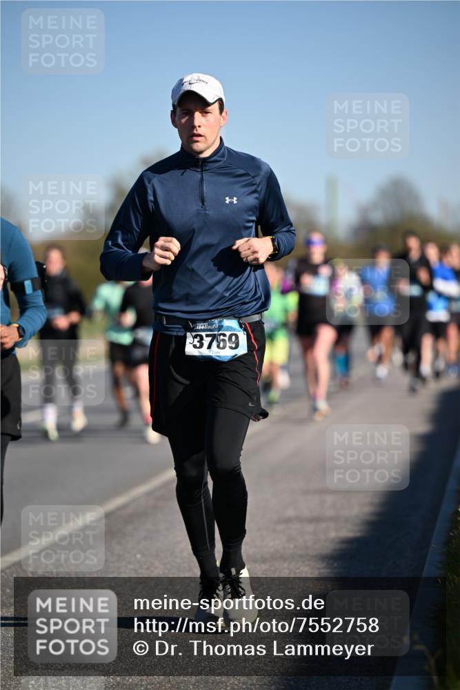 06.04.2025 - 44. Internationalen Wilhelmsburger Insellauf Dr. Thomas Lammeyer http://msf.ph/oto/7552758 06.04.2025 09:26:50 Laufen 3769 meine-sportfotos.de
