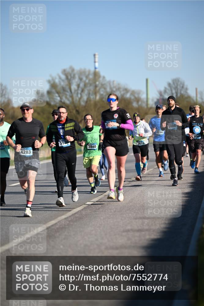 06.04.2025 - 44. Internationalen Wilhelmsburger Insellauf Dr. Thomas Lammeyer http://msf.ph/oto/7552774 06.04.2025 09:26:52 Laufen 4283, 513, 3840, 3672, 4294, 5098, 3760 meine-sportfotos.de