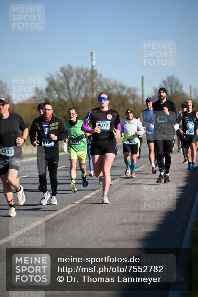 06.04.2025 - 44. Internationalen Wilhelmsburger Insellauf Dr. Thomas Lammeyer http://msf.ph/oto/7552782 06.04.2025 09:26:53 Laufen 4283, 5130, 3840, 4077, 3672, 5098, 3760 meine-sportfotos.de
