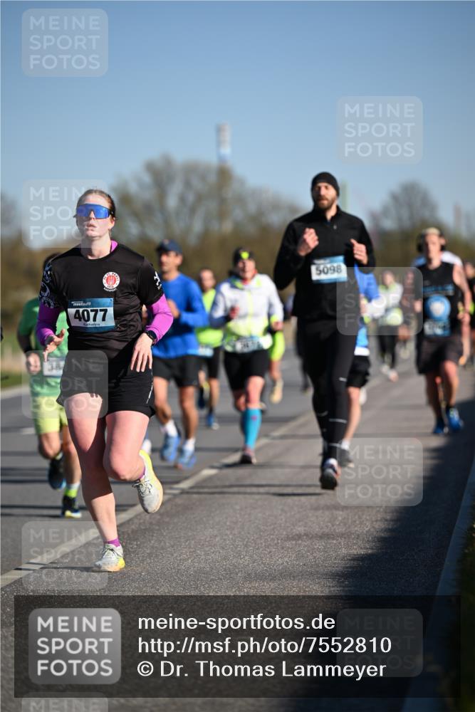 06.04.2025 - 44. Internationalen Wilhelmsburger Insellauf Dr. Thomas Lammeyer http://msf.ph/oto/7552810 06.04.2025 09:26:55 Laufen 4077, 5098 meine-sportfotos.de