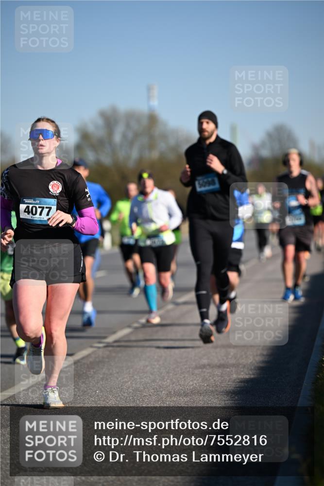 06.04.2025 - 44. Internationalen Wilhelmsburger Insellauf Dr. Thomas Lammeyer http://msf.ph/oto/7552816 06.04.2025 09:26:55 Laufen 4077, 5098 meine-sportfotos.de