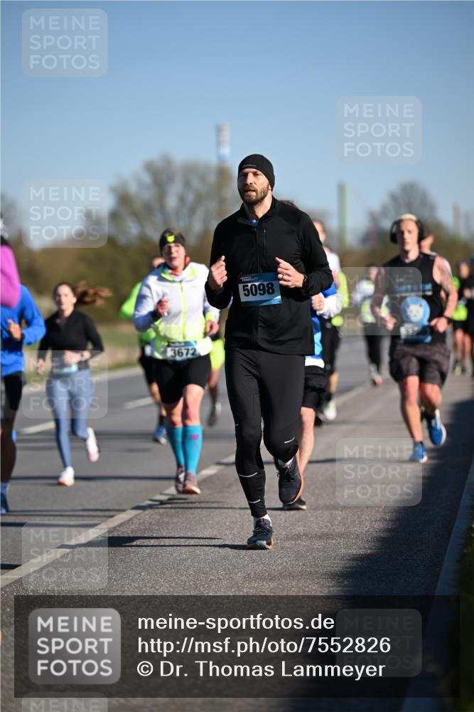 06.04.2025 - 44. Internationalen Wilhelmsburger Insellauf Dr. Thomas Lammeyer http://msf.ph/oto/7552826 06.04.2025 09:26:56 Laufen 3672, 5098 meine-sportfotos.de