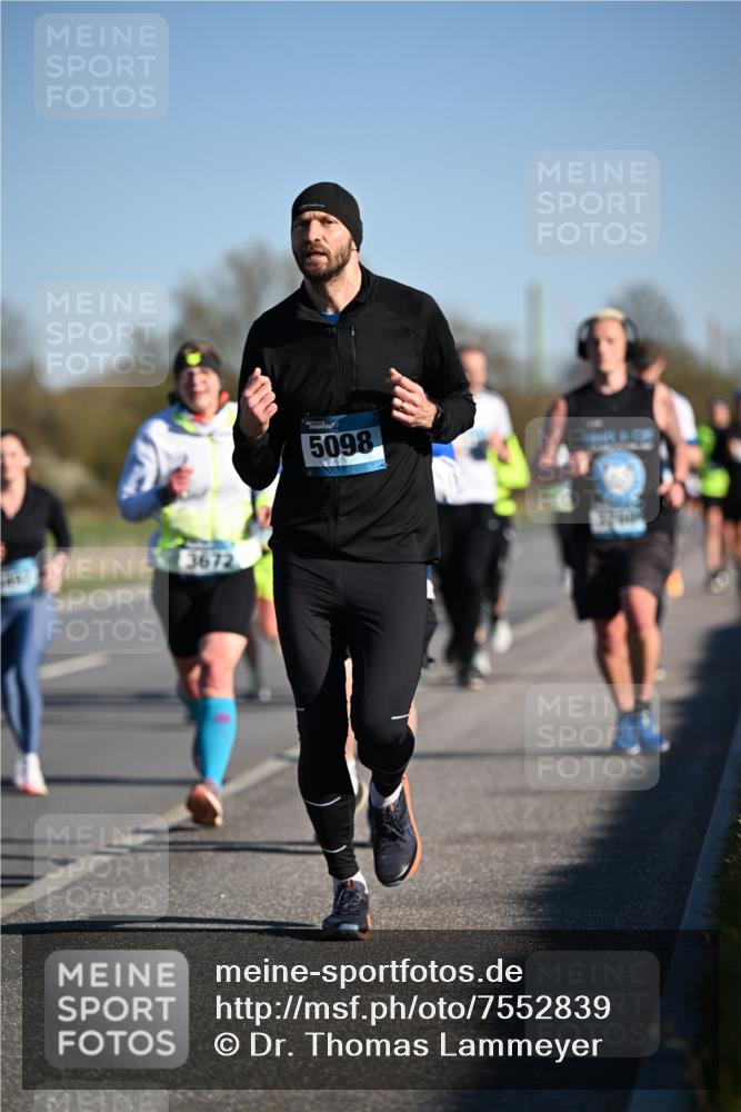 06.04.2025 - 44. Internationalen Wilhelmsburger Insellauf Dr. Thomas Lammeyer http://msf.ph/oto/7552839 06.04.2025 09:26:57 Laufen 3672, 5098 meine-sportfotos.de