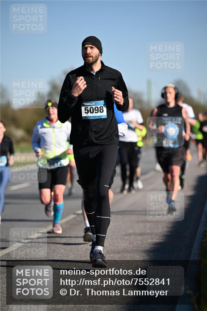 06.04.2025 - 44. Internationalen Wilhelmsburger Insellauf Dr. Thomas Lammeyer http://msf.ph/oto/7552841 06.04.2025 09:26:57 Laufen 5098 meine-sportfotos.de