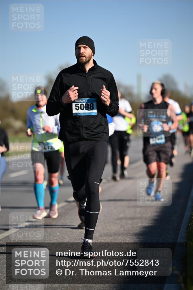 06.04.2025 - 44. Internationalen Wilhelmsburger Insellauf Dr. Thomas Lammeyer http://msf.ph/oto/7552843 06.04.2025 09:26:57 Laufen 612, 5098 meine-sportfotos.de