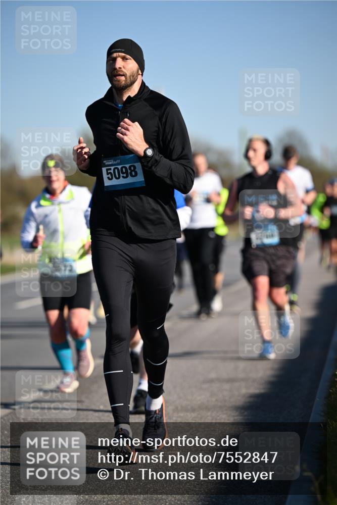 06.04.2025 - 44. Internationalen Wilhelmsburger Insellauf Dr. Thomas Lammeyer http://msf.ph/oto/7552847 06.04.2025 09:26:58 Laufen 5098 meine-sportfotos.de