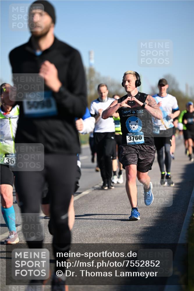 06.04.2025 - 44. Internationalen Wilhelmsburger Insellauf Dr. Thomas Lammeyer http://msf.ph/oto/7552852 06.04.2025 09:26:58 Laufen 36, 5098, 3760 meine-sportfotos.de