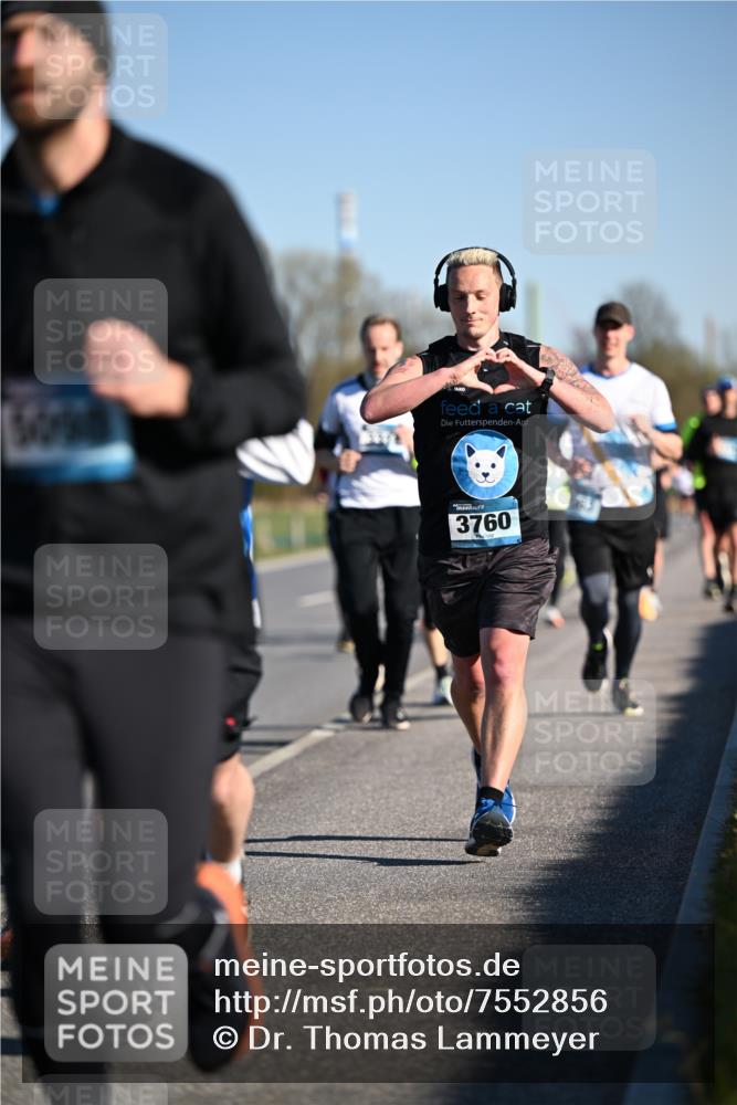 06.04.2025 - 44. Internationalen Wilhelmsburger Insellauf Dr. Thomas Lammeyer http://msf.ph/oto/7552856 06.04.2025 09:26:58 Laufen 50900, 3760 meine-sportfotos.de