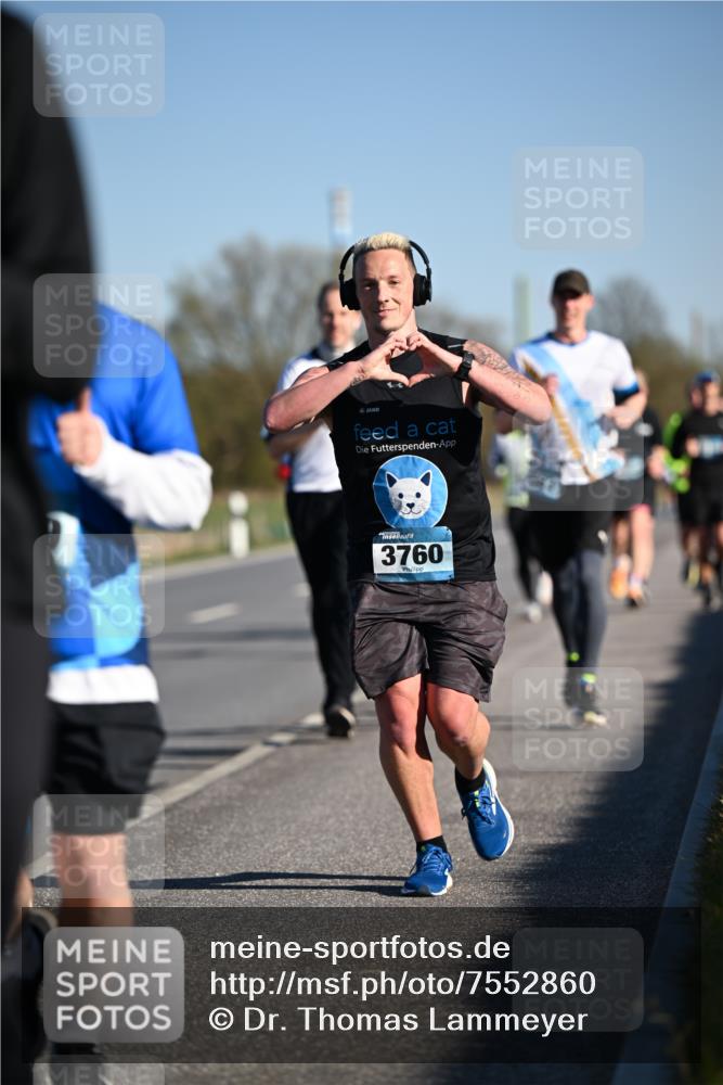 06.04.2025 - 44. Internationalen Wilhelmsburger Insellauf Dr. Thomas Lammeyer http://msf.ph/oto/7552860 06.04.2025 09:26:59 Laufen 3760 meine-sportfotos.de