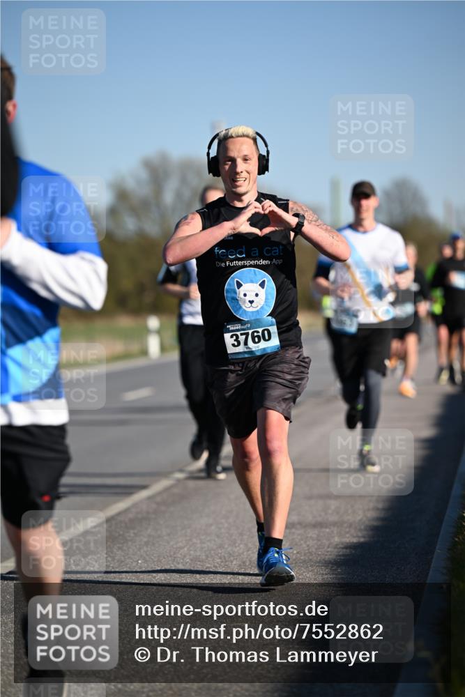 06.04.2025 - 44. Internationalen Wilhelmsburger Insellauf Dr. Thomas Lammeyer http://msf.ph/oto/7552862 06.04.2025 09:26:59 Laufen 3760 meine-sportfotos.de