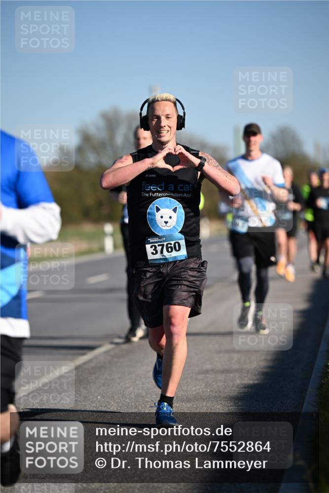 06.04.2025 - 44. Internationalen Wilhelmsburger Insellauf Dr. Thomas Lammeyer http://msf.ph/oto/7552864 06.04.2025 09:26:59 Laufen 3760 meine-sportfotos.de
