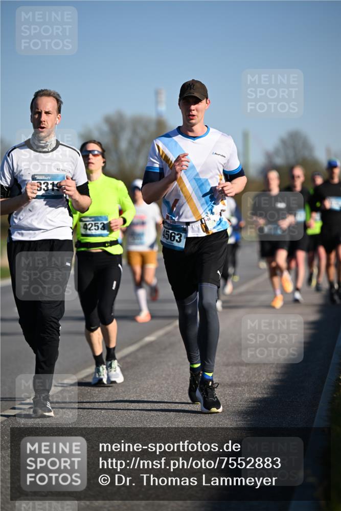 06.04.2025 - 44. Internationalen Wilhelmsburger Insellauf Dr. Thomas Lammeyer http://msf.ph/oto/7552883 06.04.2025 09:27:01 Laufen 3319, 4253, 4563 meine-sportfotos.de