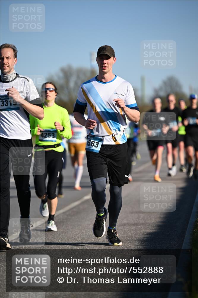 06.04.2025 - 44. Internationalen Wilhelmsburger Insellauf Dr. Thomas Lammeyer http://msf.ph/oto/7552888 06.04.2025 09:27:01 Laufen 3319, 4253, 563 meine-sportfotos.de