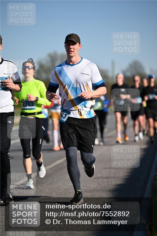 06.04.2025 - 44. Internationalen Wilhelmsburger Insellauf Dr. Thomas Lammeyer http://msf.ph/oto/7552892 06.04.2025 09:27:02 Laufen 4253, 563 meine-sportfotos.de