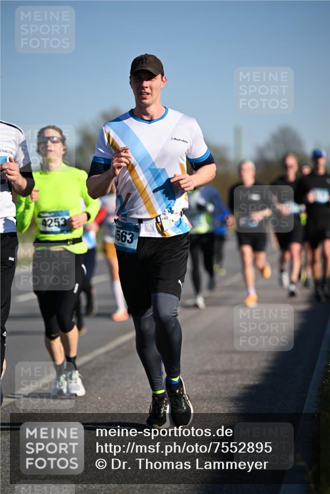 06.04.2025 - 44. Internationalen Wilhelmsburger Insellauf Dr. Thomas Lammeyer http://msf.ph/oto/7552895 06.04.2025 09:27:02 Laufen 4253, 563 meine-sportfotos.de