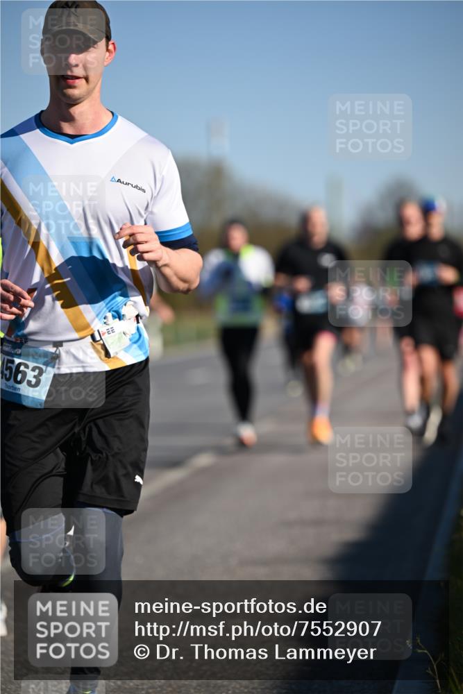 06.04.2025 - 44. Internationalen Wilhelmsburger Insellauf Dr. Thomas Lammeyer http://msf.ph/oto/7552907 06.04.2025 09:27:03 Laufen 563 meine-sportfotos.de