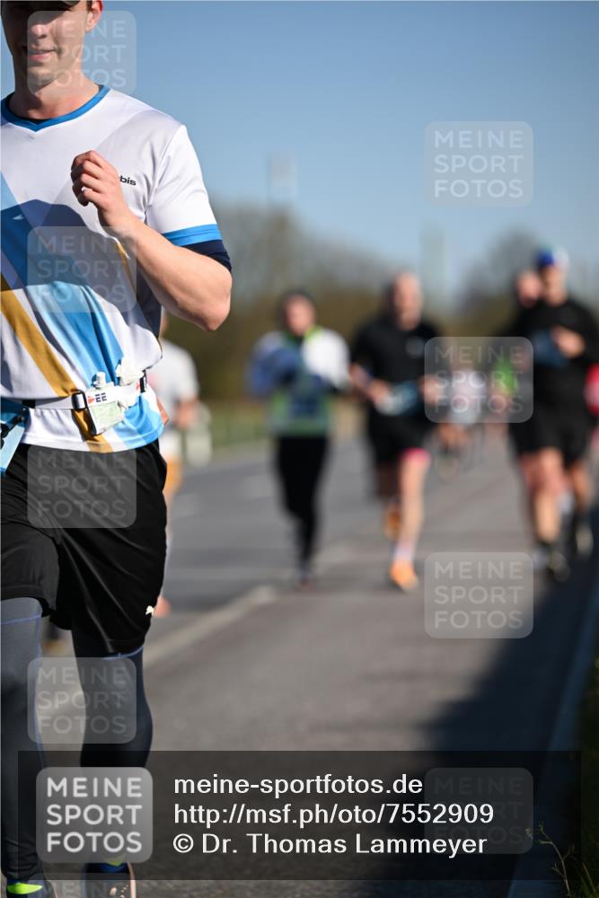 06.04.2025 - 44. Internationalen Wilhelmsburger Insellauf Dr. Thomas Lammeyer http://msf.ph/oto/7552909 06.04.2025 09:27:03 Laufen  meine-sportfotos.de