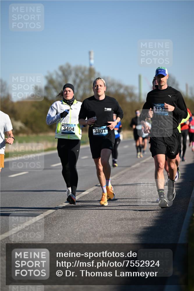 06.04.2025 - 44. Internationalen Wilhelmsburger Insellauf Dr. Thomas Lammeyer http://msf.ph/oto/7552924 06.04.2025 09:27:04 Laufen 3404, 3801, 3132 meine-sportfotos.de