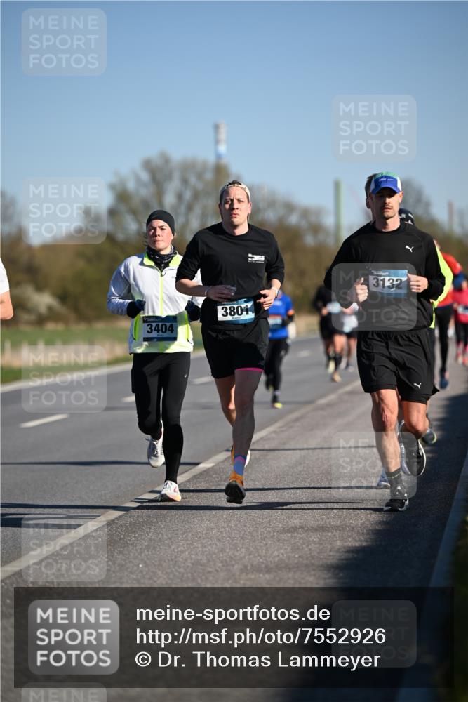 06.04.2025 - 44. Internationalen Wilhelmsburger Insellauf Dr. Thomas Lammeyer http://msf.ph/oto/7552926 06.04.2025 09:27:04 Laufen 3404, 38014, 3132 meine-sportfotos.de