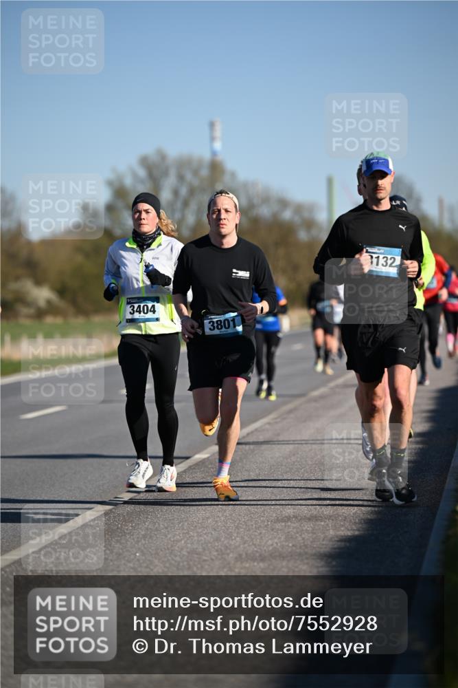 06.04.2025 - 44. Internationalen Wilhelmsburger Insellauf Dr. Thomas Lammeyer http://msf.ph/oto/7552928 06.04.2025 09:27:05 Laufen 3404, 3801, 3132 meine-sportfotos.de