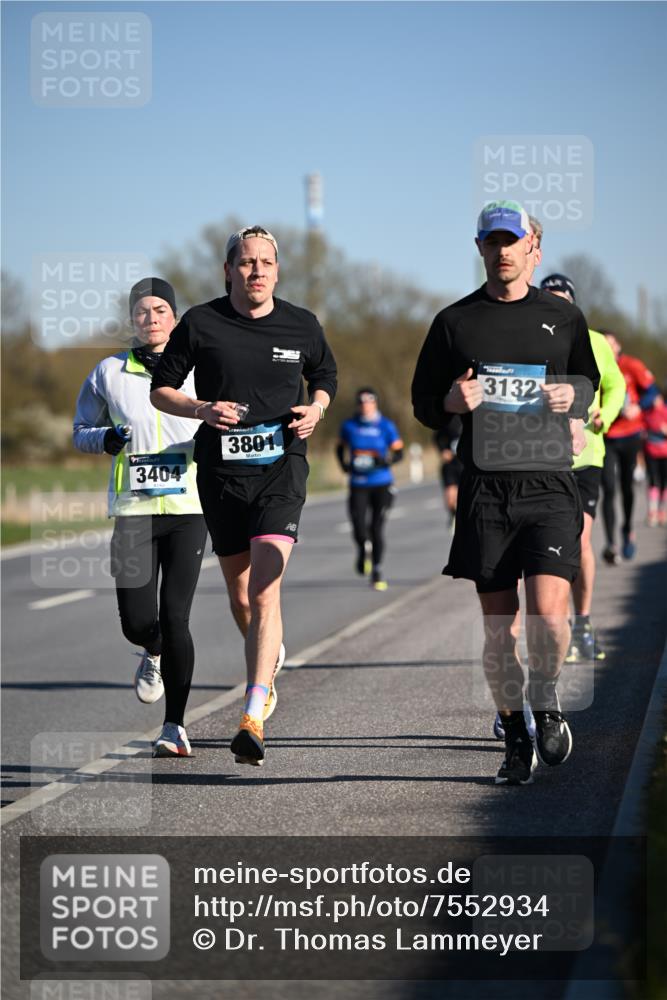 06.04.2025 - 44. Internationalen Wilhelmsburger Insellauf Dr. Thomas Lammeyer http://msf.ph/oto/7552934 06.04.2025 09:27:05 Laufen 3404, 3801, 3132 meine-sportfotos.de
