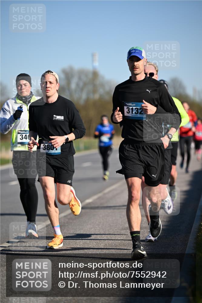 06.04.2025 - 44. Internationalen Wilhelmsburger Insellauf Dr. Thomas Lammeyer http://msf.ph/oto/7552942 06.04.2025 09:27:06 Laufen 340, 380, 3132 meine-sportfotos.de