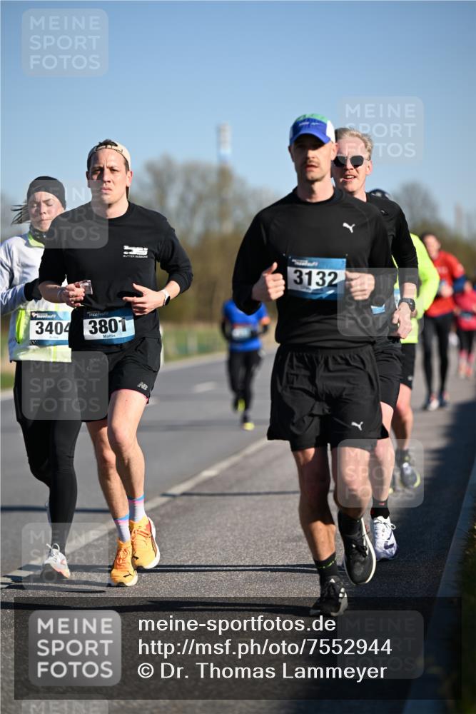 06.04.2025 - 44. Internationalen Wilhelmsburger Insellauf Dr. Thomas Lammeyer http://msf.ph/oto/7552944 06.04.2025 09:27:06 Laufen 3404, 3801, 3132 meine-sportfotos.de