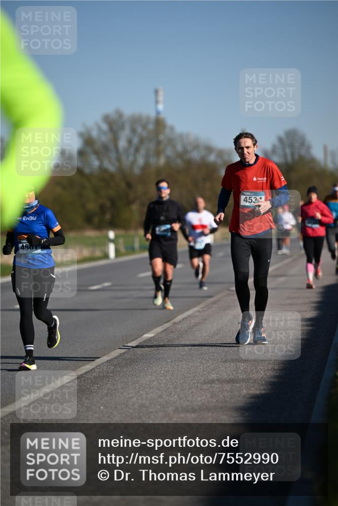 06.04.2025 - 44. Internationalen Wilhelmsburger Insellauf Dr. Thomas Lammeyer http://msf.ph/oto/7552990 06.04.2025 09:27:10 Laufen 453, 450 meine-sportfotos.de