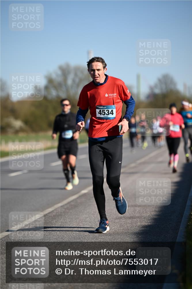 06.04.2025 - 44. Internationalen Wilhelmsburger Insellauf Dr. Thomas Lammeyer http://msf.ph/oto/7553017 06.04.2025 09:27:12 Laufen 4534 meine-sportfotos.de