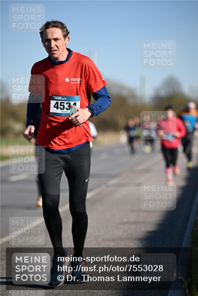 06.04.2025 - 44. Internationalen Wilhelmsburger Insellauf Dr. Thomas Lammeyer http://msf.ph/oto/7553028 06.04.2025 09:27:13 Laufen 453 meine-sportfotos.de