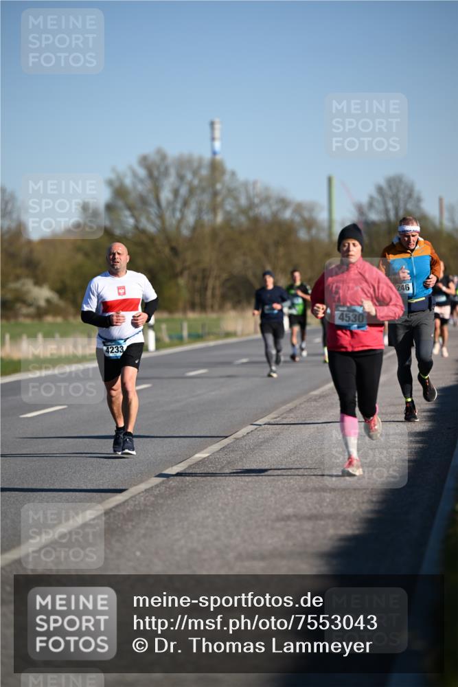 06.04.2025 - 44. Internationalen Wilhelmsburger Insellauf Dr. Thomas Lammeyer http://msf.ph/oto/7553043 06.04.2025 09:27:15 Laufen 4233, 4530, 246 meine-sportfotos.de
