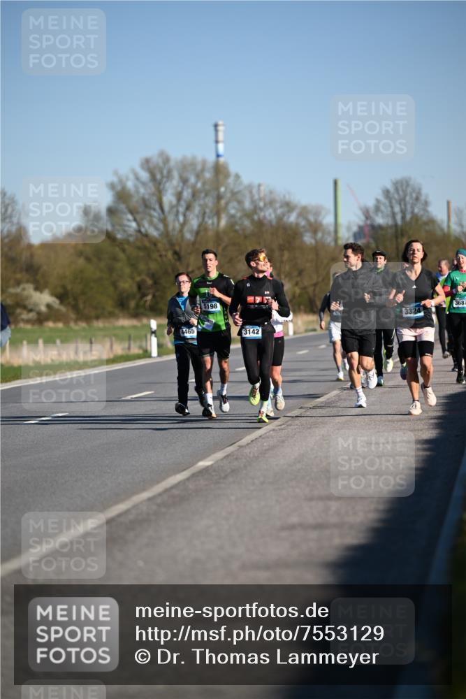 06.04.2025 - 44. Internationalen Wilhelmsburger Insellauf Dr. Thomas Lammeyer http://msf.ph/oto/7553129 06.04.2025 09:27:23 Laufen 4465, 5198, 3142, 3324, 3687 meine-sportfotos.de