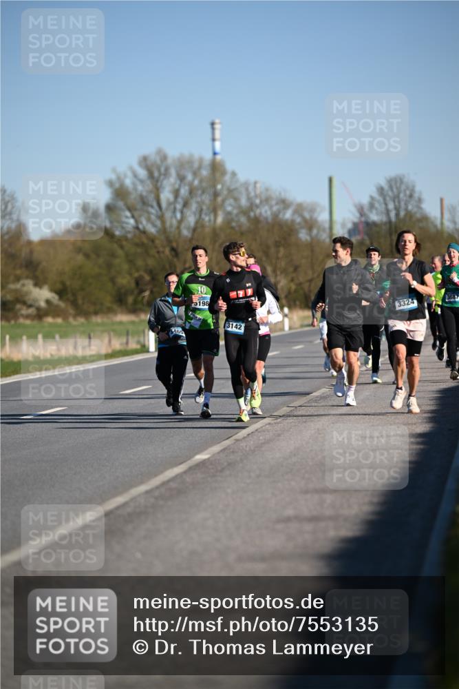 06.04.2025 - 44. Internationalen Wilhelmsburger Insellauf Dr. Thomas Lammeyer http://msf.ph/oto/7553135 06.04.2025 09:27:23 Laufen 4465, 10, 5198, 3142, 3324, 3687 meine-sportfotos.de