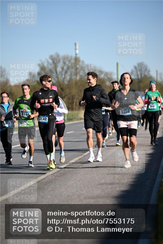 06.04.2025 - 44. Internationalen Wilhelmsburger Insellauf Dr. Thomas Lammeyer http://msf.ph/oto/7553175 06.04.2025 09:27:26 Laufen 4465, 10, 5198, 3142, 3324, 3687 meine-sportfotos.de
