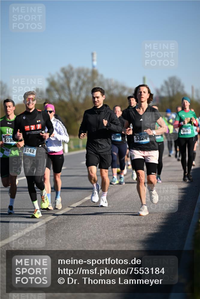 06.04.2025 - 44. Internationalen Wilhelmsburger Insellauf Dr. Thomas Lammeyer http://msf.ph/oto/7553184 06.04.2025 09:27:27 Laufen 10, 5198, 945, 3142, 4279, 3324, 3687 meine-sportfotos.de