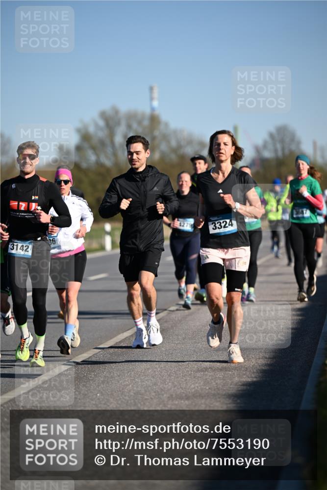 06.04.2025 - 44. Internationalen Wilhelmsburger Insellauf Dr. Thomas Lammeyer http://msf.ph/oto/7553190 06.04.2025 09:27:27 Laufen 4279, 3324, 3142 meine-sportfotos.de