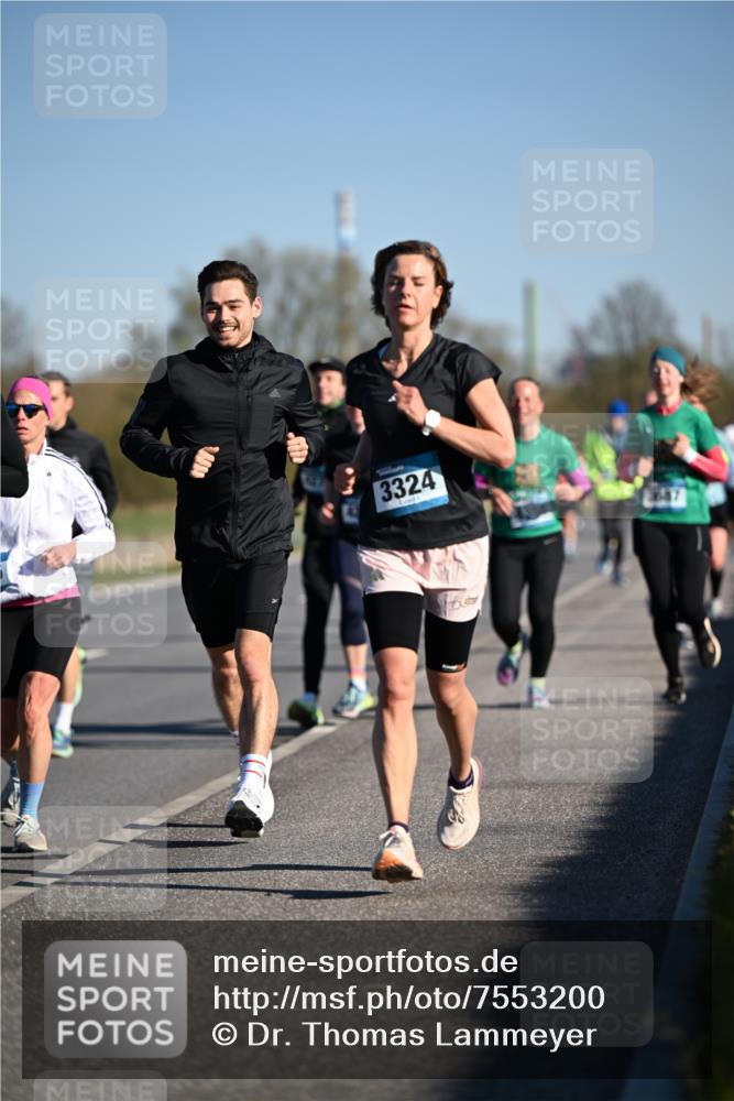 06.04.2025 - 44. Internationalen Wilhelmsburger Insellauf Dr. Thomas Lammeyer http://msf.ph/oto/7553200 06.04.2025 09:27:28 Laufen 3324, 3687 meine-sportfotos.de