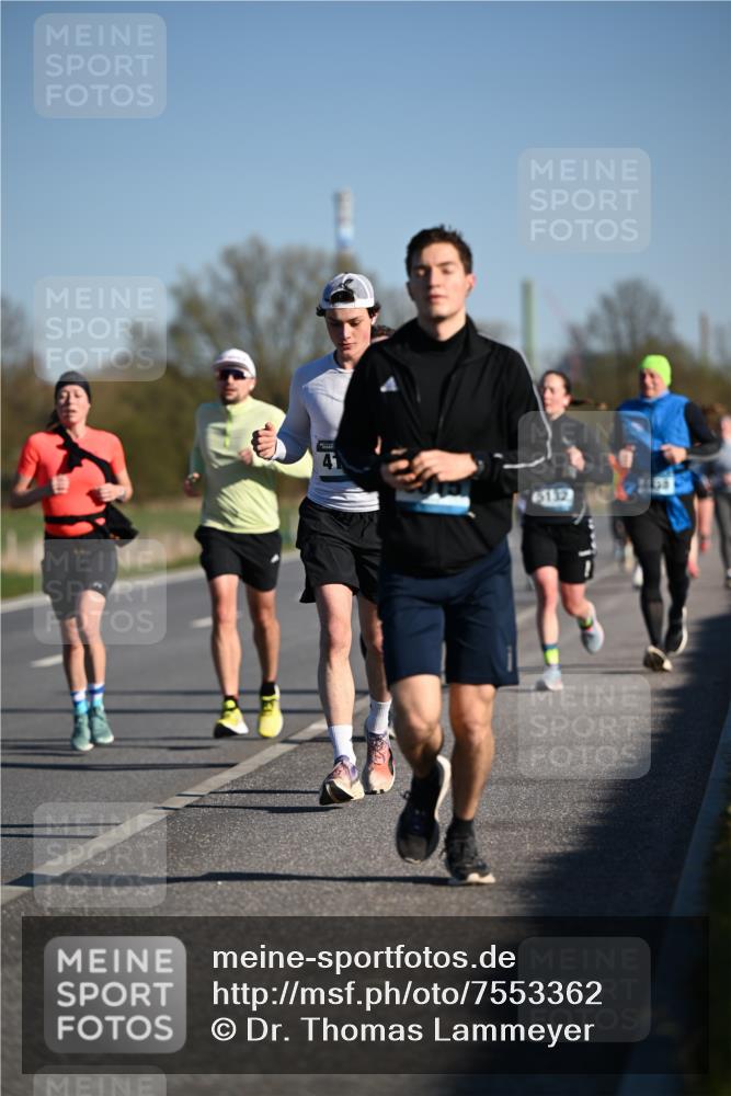 06.04.2025 - 44. Internationalen Wilhelmsburger Insellauf Dr. Thomas Lammeyer http://msf.ph/oto/7553362 06.04.2025 09:27:43 Laufen 3132 meine-sportfotos.de