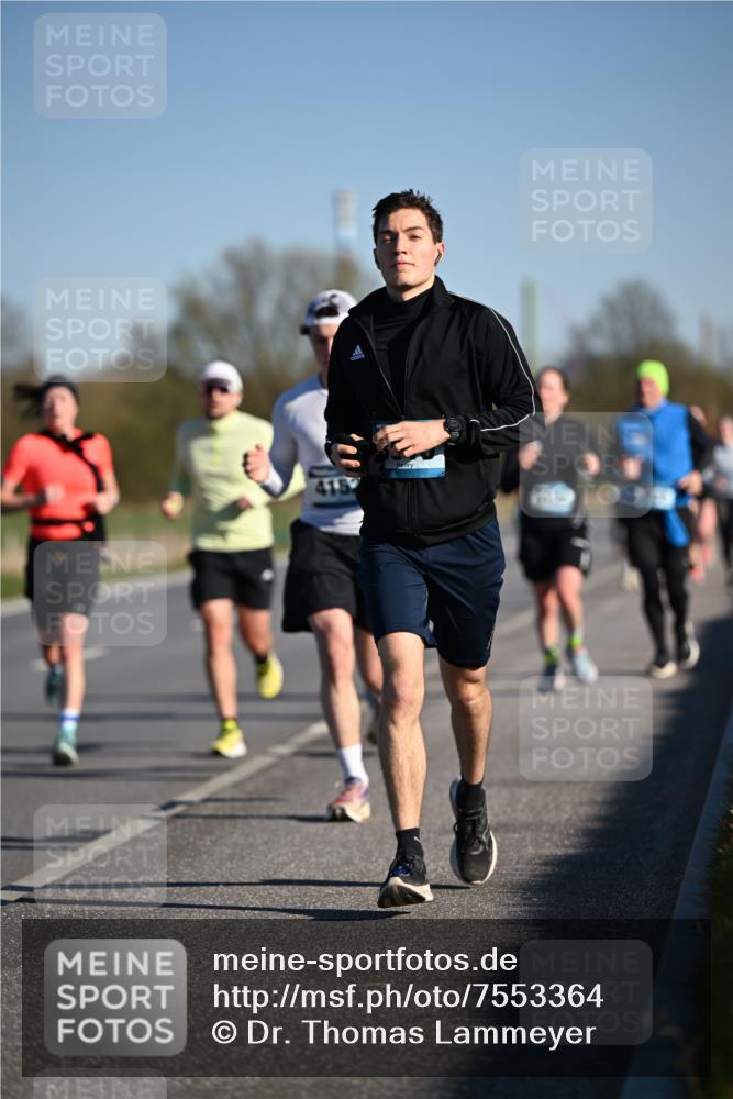 06.04.2025 - 44. Internationalen Wilhelmsburger Insellauf Dr. Thomas Lammeyer http://msf.ph/oto/7553364 06.04.2025 09:27:43 Laufen  meine-sportfotos.de