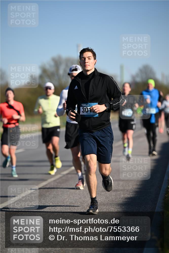 06.04.2025 - 44. Internationalen Wilhelmsburger Insellauf Dr. Thomas Lammeyer http://msf.ph/oto/7553366 06.04.2025 09:27:43 Laufen 301 meine-sportfotos.de
