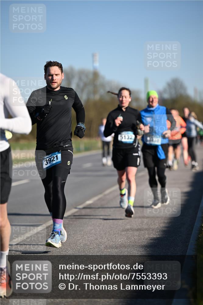 06.04.2025 - 44. Internationalen Wilhelmsburger Insellauf Dr. Thomas Lammeyer http://msf.ph/oto/7553393 06.04.2025 09:27:45 Laufen 3921, 5132 meine-sportfotos.de