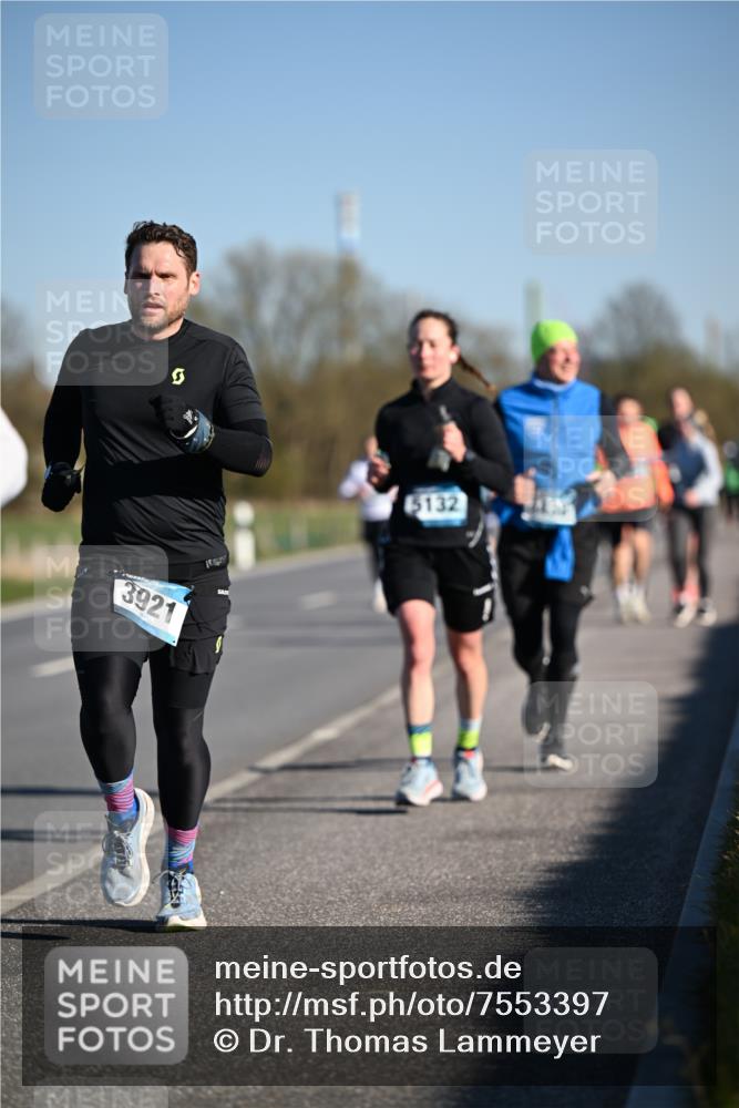 06.04.2025 - 44. Internationalen Wilhelmsburger Insellauf Dr. Thomas Lammeyer http://msf.ph/oto/7553397 06.04.2025 09:27:45 Laufen 3921, 5132 meine-sportfotos.de