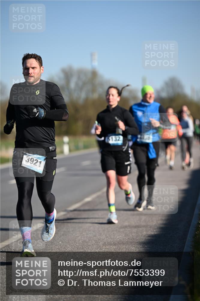 06.04.2025 - 44. Internationalen Wilhelmsburger Insellauf Dr. Thomas Lammeyer http://msf.ph/oto/7553399 06.04.2025 09:27:45 Laufen 3921, 6132 meine-sportfotos.de